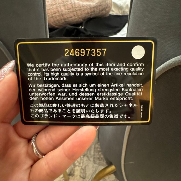 Chanel Small CC Filigree Vanity Case Black and Beige Caviar Antique Gold Hardwar - Picture 10 of 15